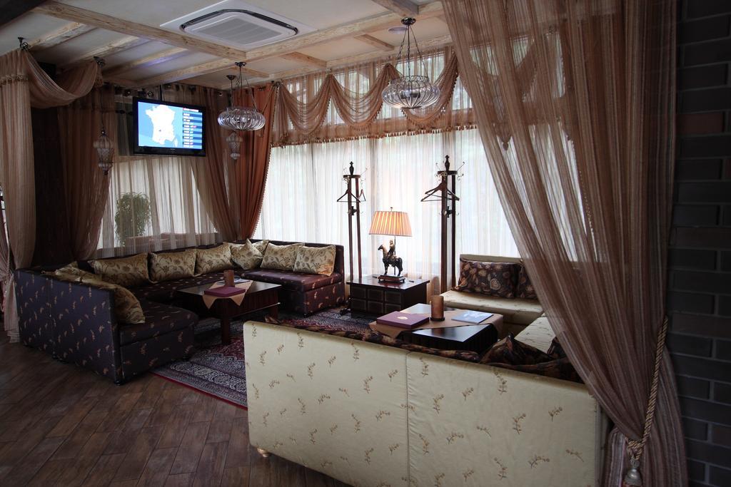 Park-Hotel Butenko Stable Protsev المظهر الخارجي الصورة
